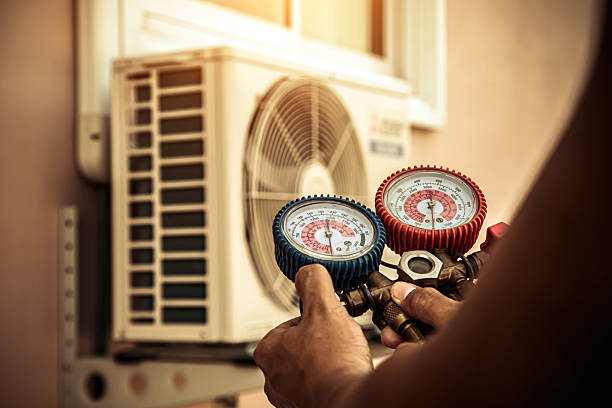 Professional Hvac technician working in Maysville, GA
